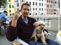  Lilly and I having breakfast in Vernazza