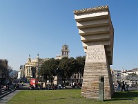  Moment in the middle of Catalunya Square