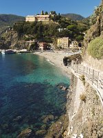  Arriving at the southern end of Monterosso via the path from Vernazza