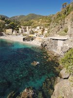  Arriving in Monterosso from the path to the south