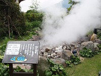  Big pile of hot rocks with smelly steam coming out below them Oniishibozu-jigoku (2)