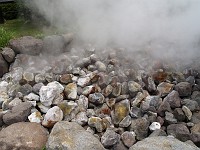  Big pile of hot rocks with smelly steam coming out below them. Oniishibozu-jigoku (2)