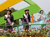  Some floats just had girls smiling politely and waving