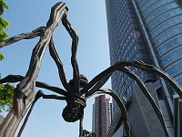  A giant spider scultpture outside the Ropongi Hills building.