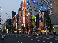  Walking the streets of Akihabara