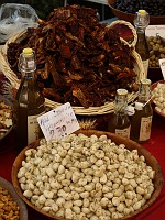  Garlic and sun-dried tomatoes - exploring the market in Castellane.