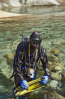  Mark prepares to start the dive